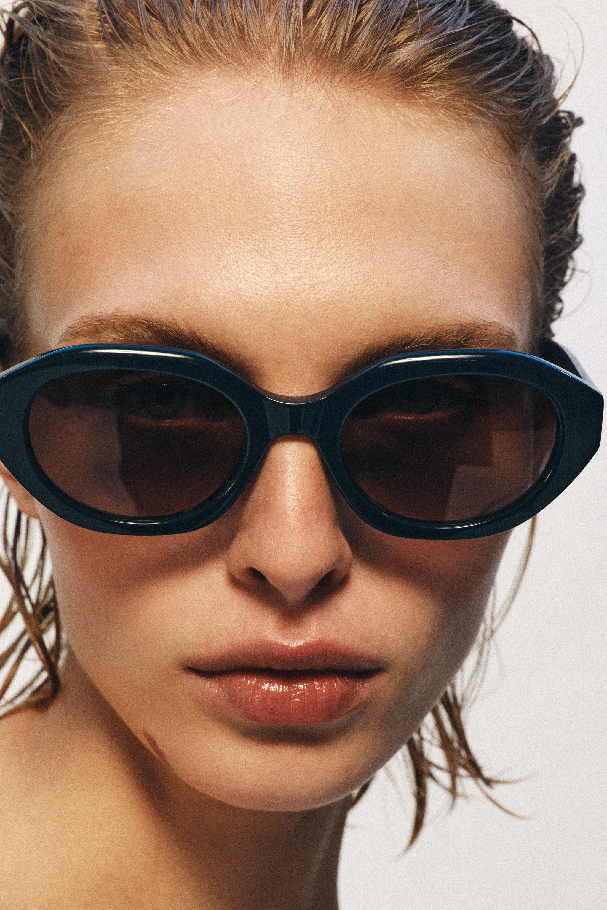 OVAL SUNGLASSES